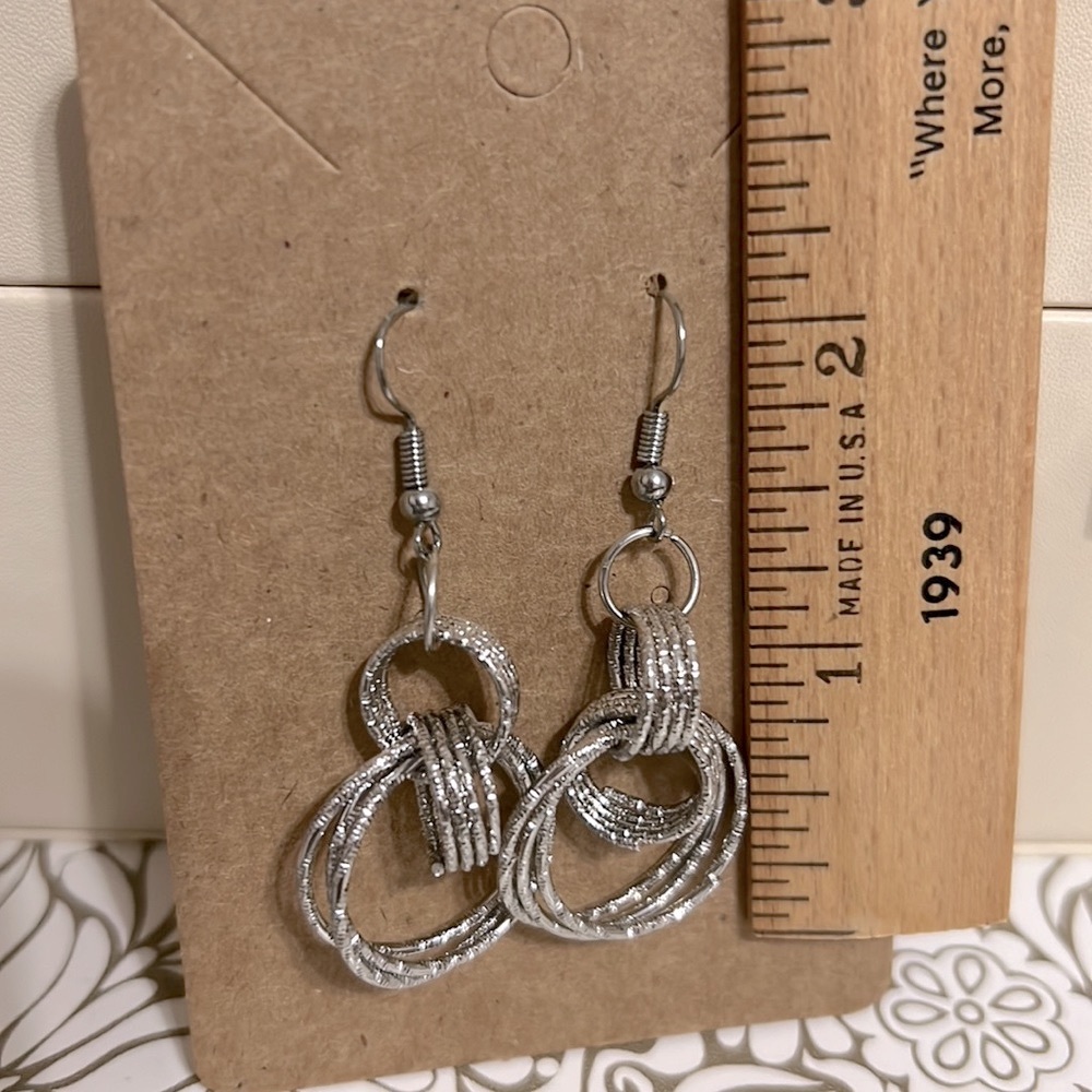 🆕 Ear Fleek Silver Tone Earrings - Picture 2 of 3
